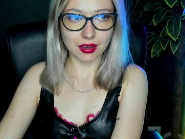 xxHeidiLove webcam
