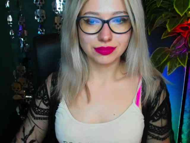 xxHeidiLove webcam