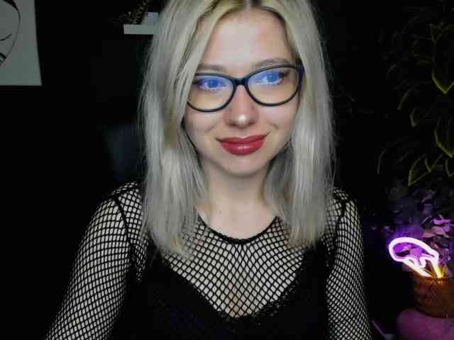 xxHeidiLove webcam