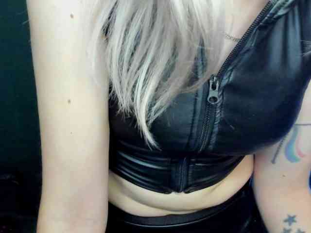 xxHeidiLove webcam