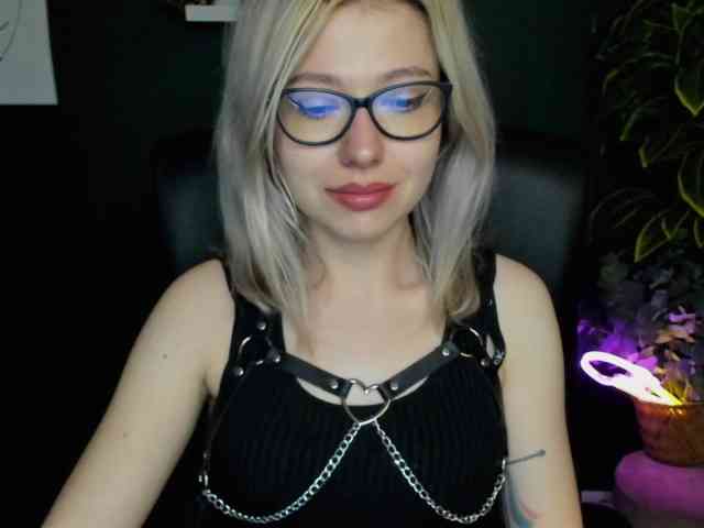 xxHeidiLove webcam
