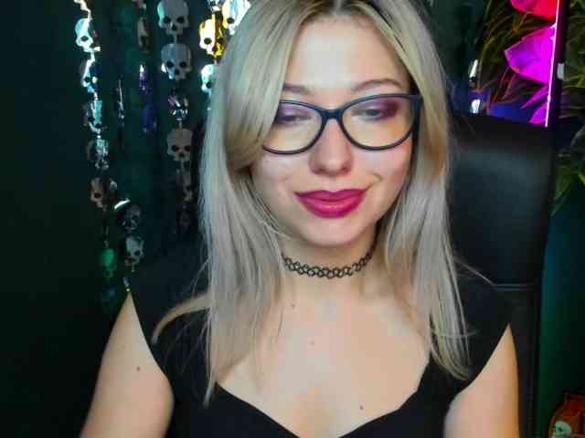 xxHeidiLove webcam