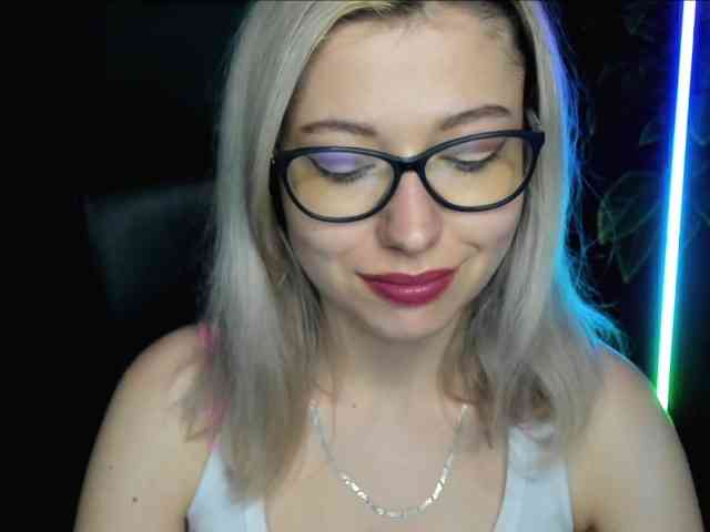xxHeidiLove webcam