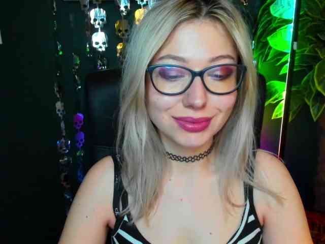 xxHeidiLove webcam