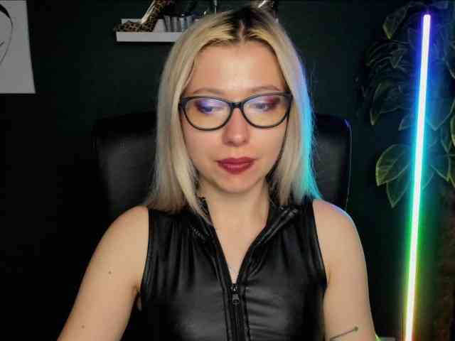 xxHeidiLove webcam