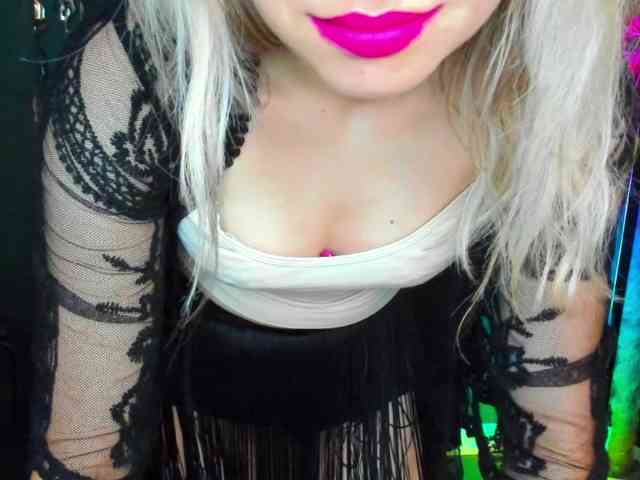 xxHeidiLove webcam