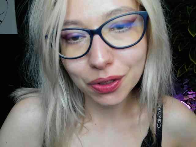 xxHeidiLove webcam