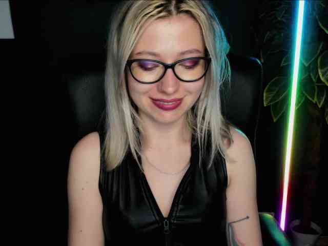 xxHeidiLove webcam