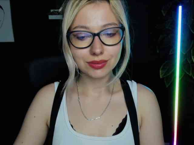 xxHeidiLove webcam