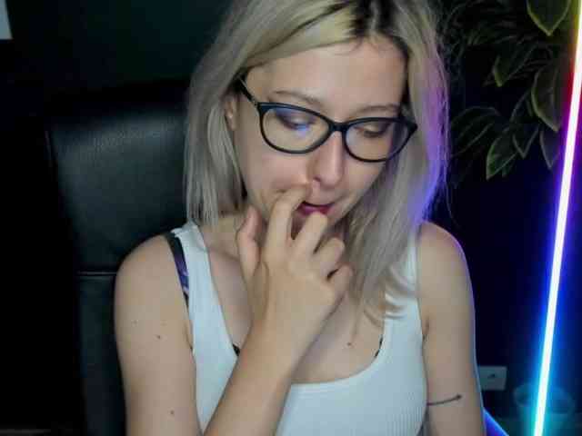 xxHeidiLove webcam