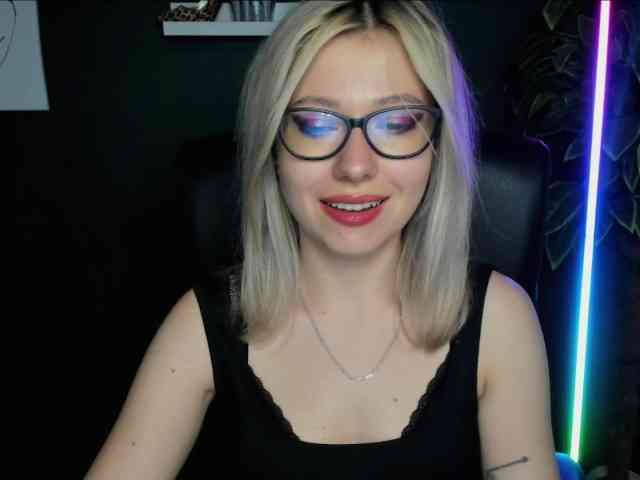 xxHeidiLove webcam