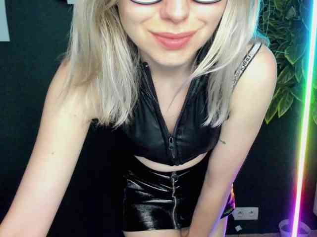xxHeidiLove webcam