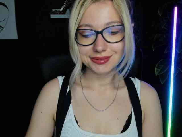 xxHeidiLove webcam