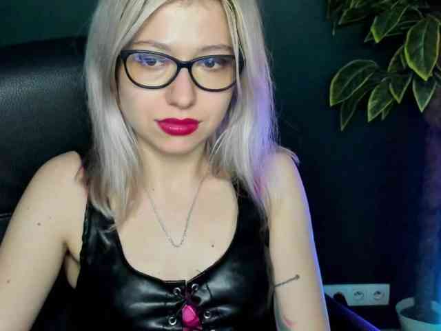 xxHeidiLove webcam