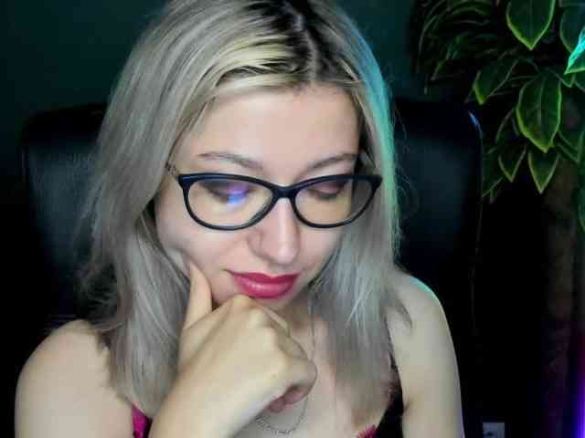 xxHeidiLove webcam