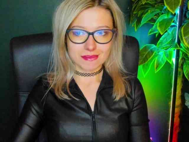 xxHeidiLove's webcam live show