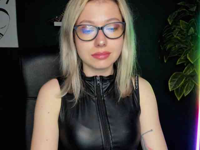 xxHeidiLove webcam