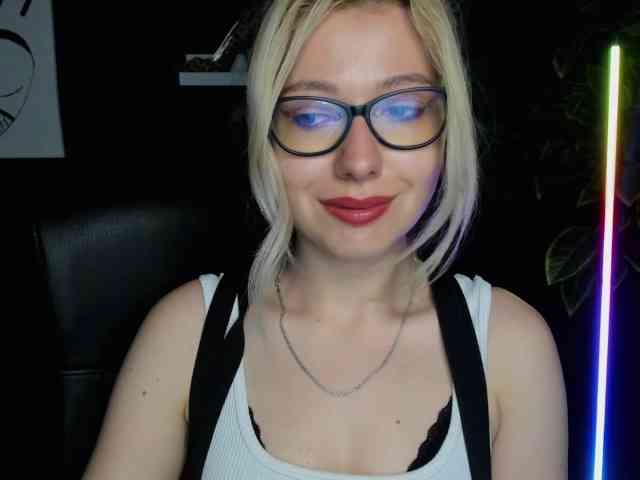 xxHeidiLove webcam