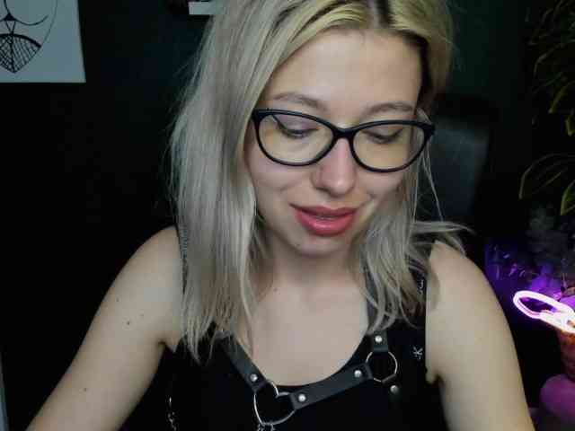 xxHeidiLove webcam