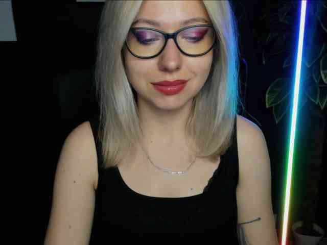 xxHeidiLove webcam