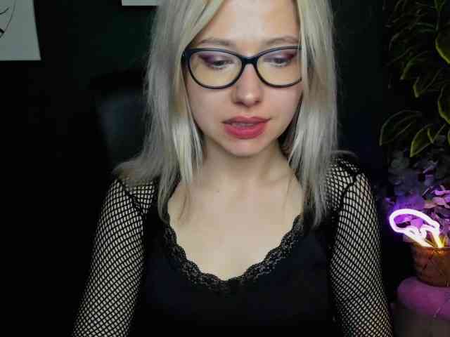 xxHeidiLove webcam