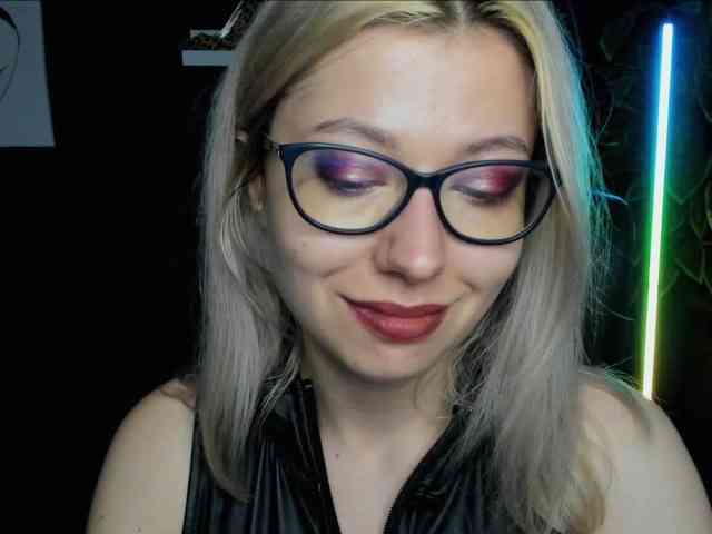 xxHeidiLove webcam