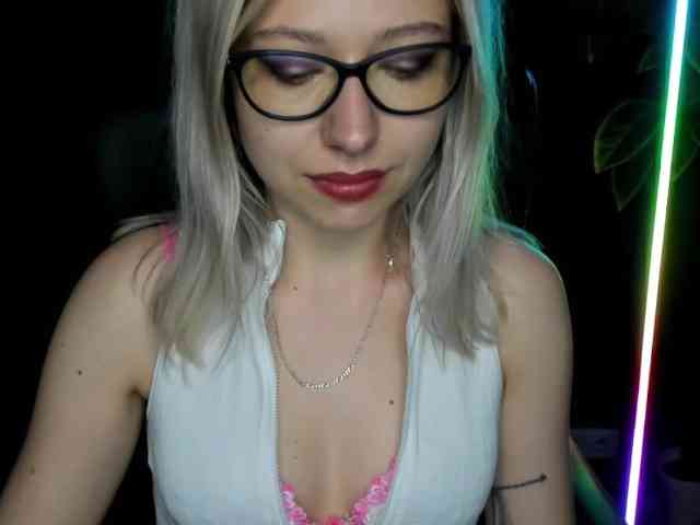 xxHeidiLove webcam