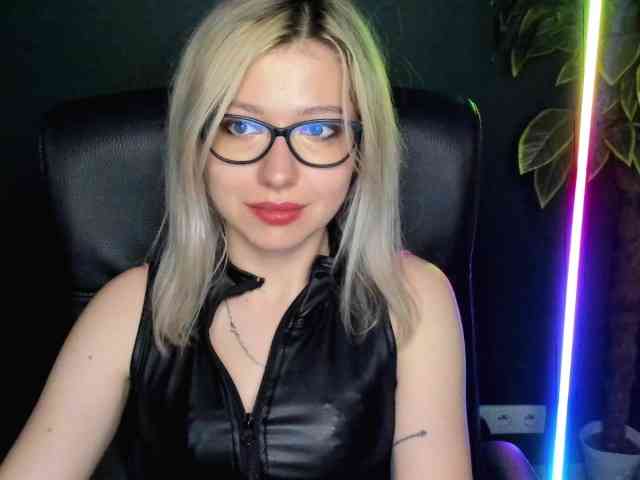 xxHeidiLove webcam