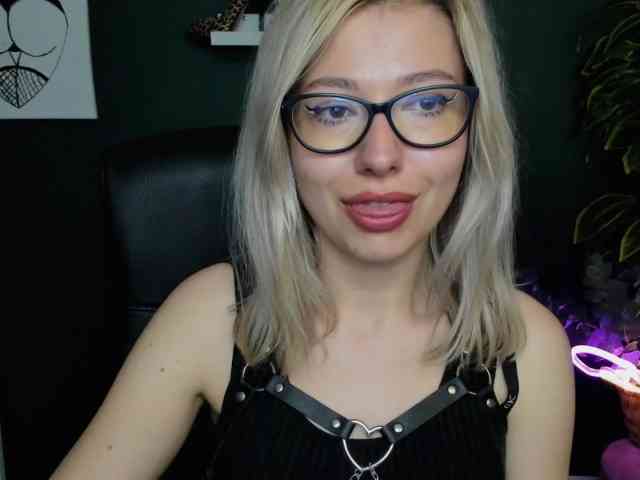 xxHeidiLove webcam