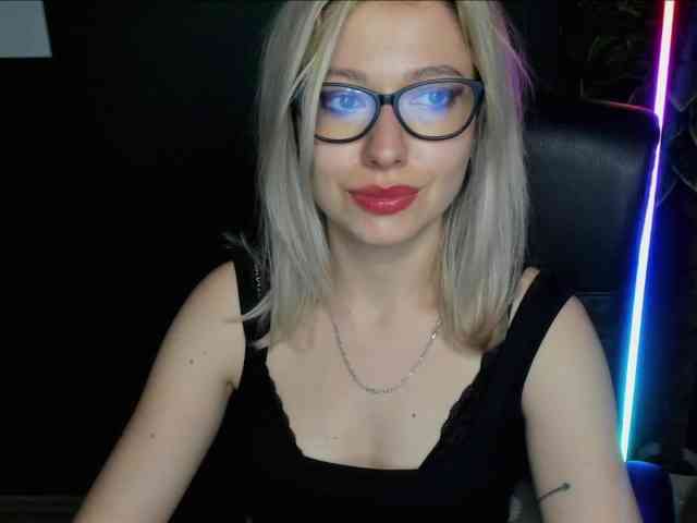 xxHeidiLove webcam