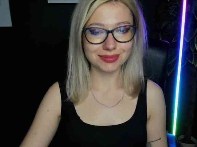 xxHeidiLove webcam