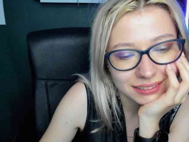 xxHeidiLove webcam