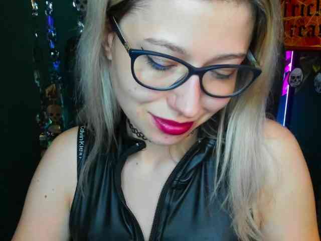 xxHeidiLove webcam