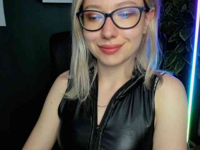 xxHeidiLove webcam