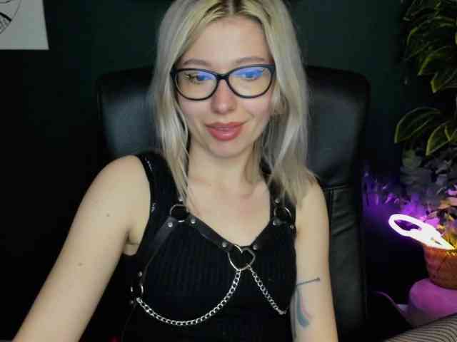 xxHeidiLove webcam