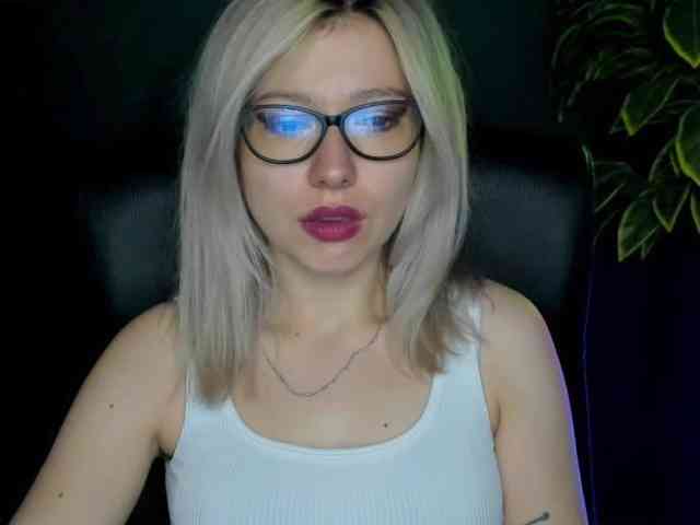 xxHeidiLove webcam