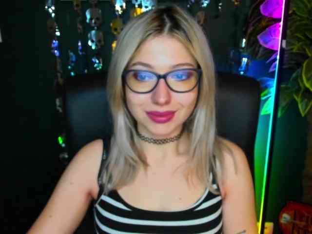 xxHeidiLove webcam