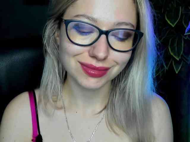 xxHeidiLove webcam