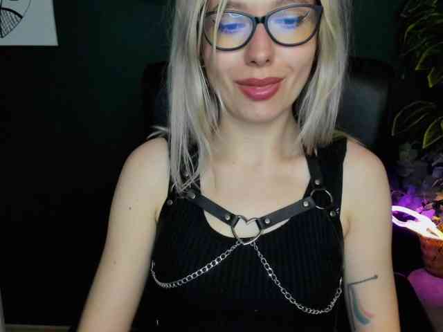 xxHeidiLove webcam