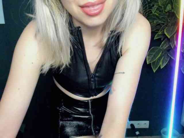 xxHeidiLove webcam