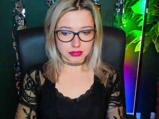 xxHeidiLove webcam