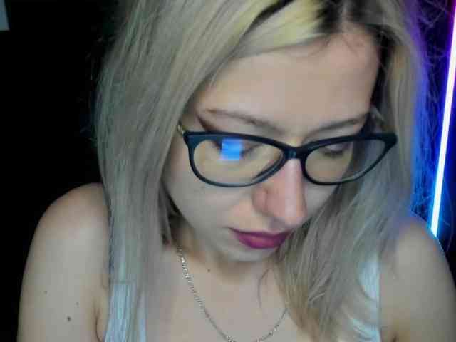 xxHeidiLove webcam