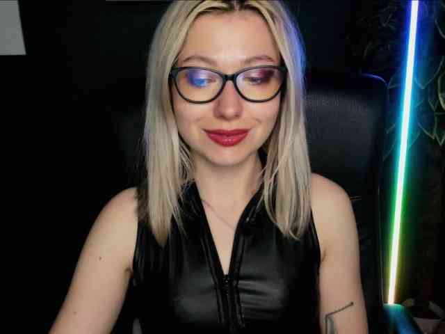 xxHeidiLove webcam