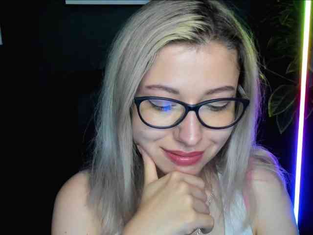 xxHeidiLove webcam