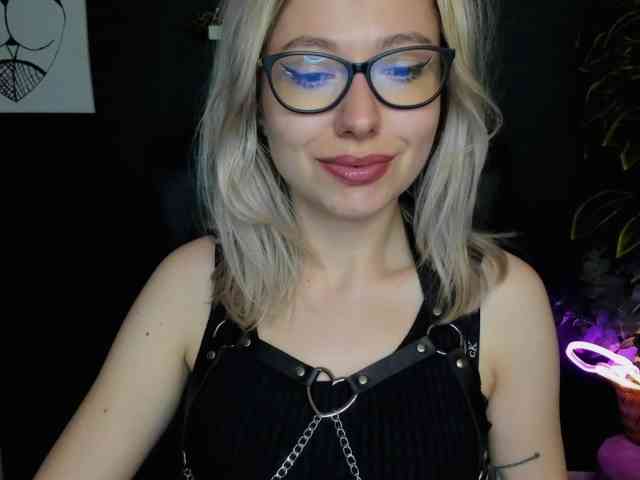 xxHeidiLove webcam