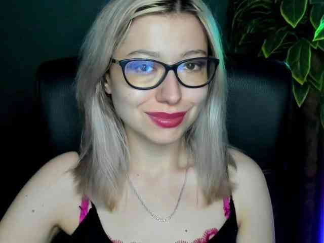 xxHeidiLove webcam