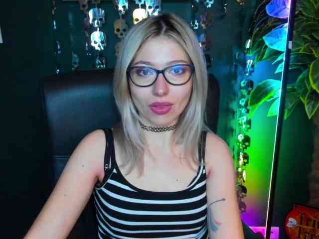 xxHeidiLove webcam