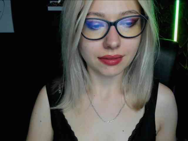 xxHeidiLove webcam
