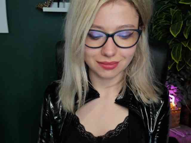 xxHeidiLove webcam