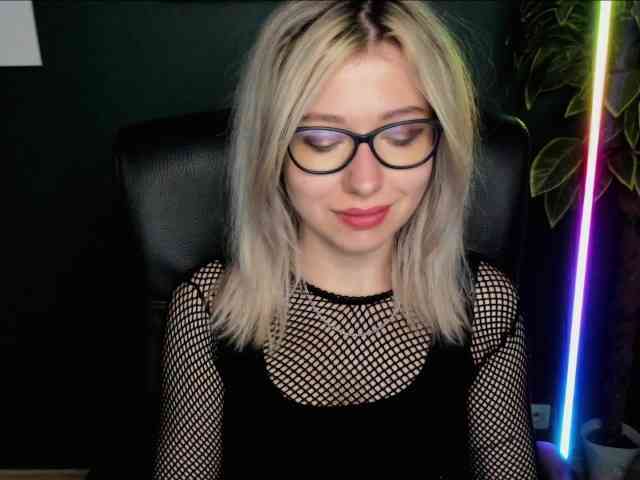 xxHeidiLove webcam